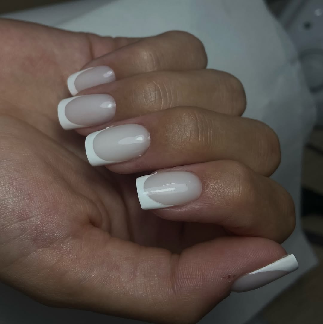 French manicure bianca classica